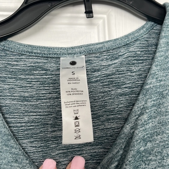 “Yogalicious workout tank top size small” - Picture 2 of 5